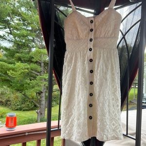 GUC cream dress w “lace” like overlay